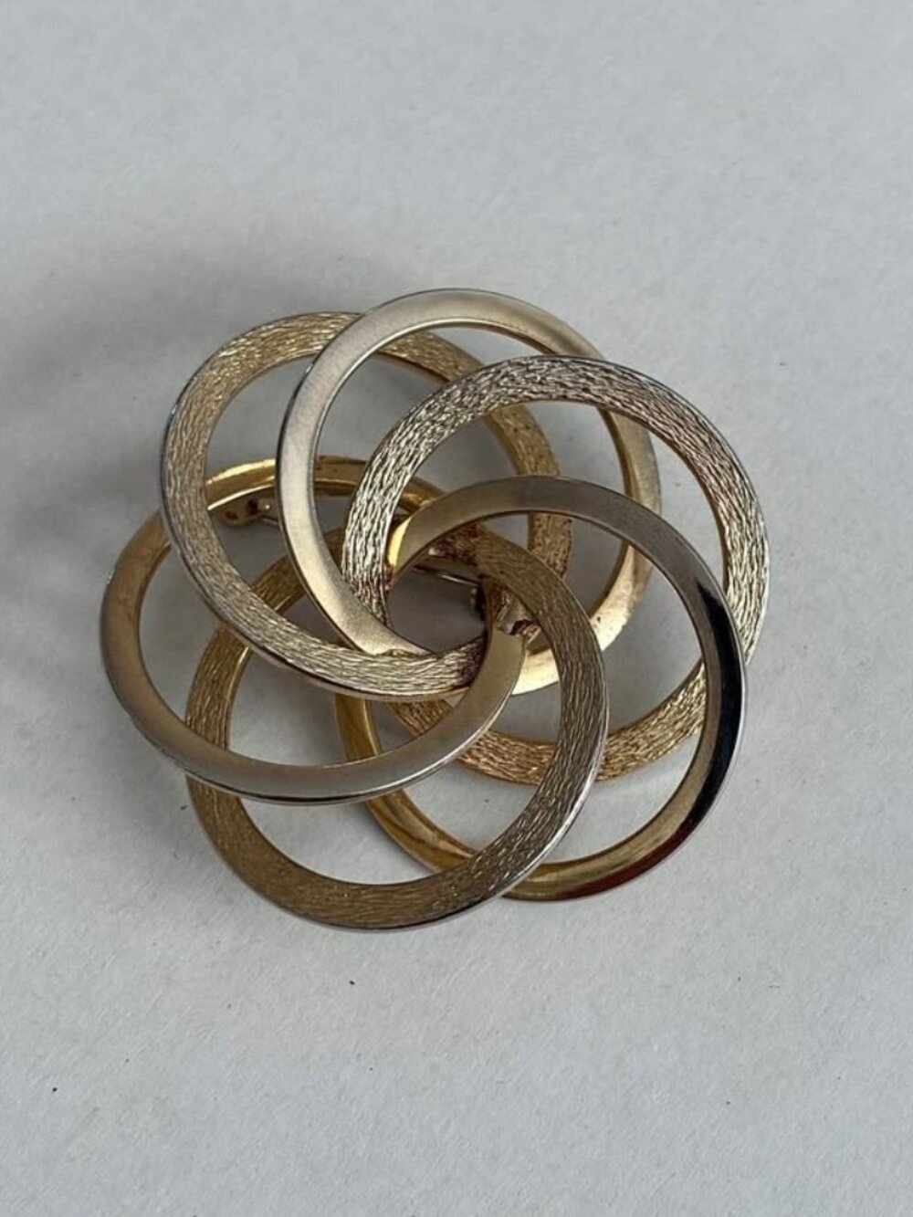 Vintage Gold Metal Interlocking Circle Brooch